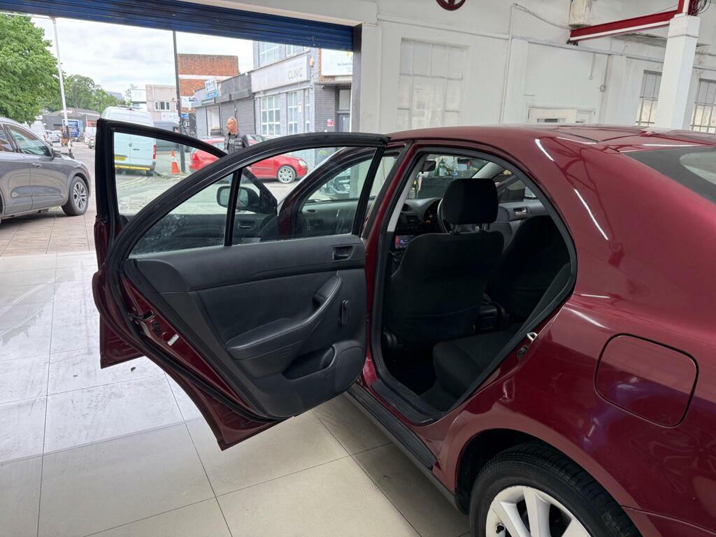 Toyota Avensis  Red #36