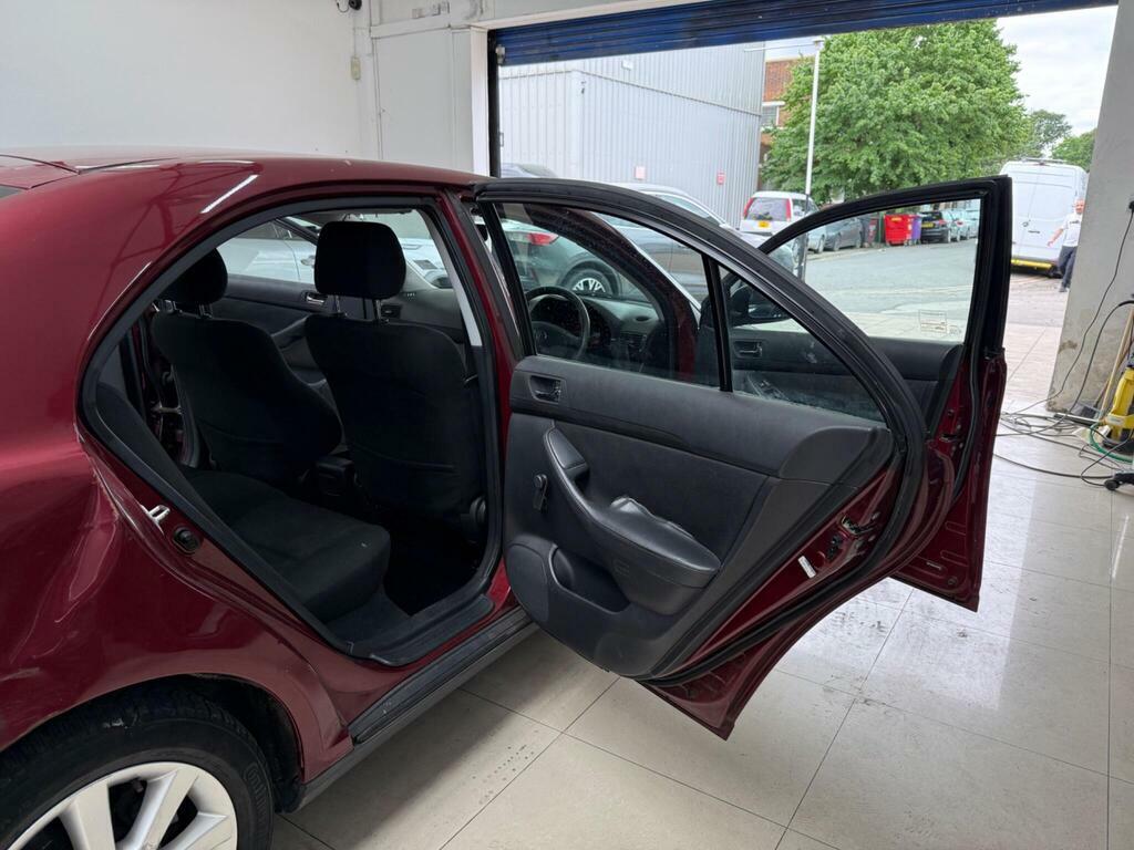 Toyota Avensis  Red #33