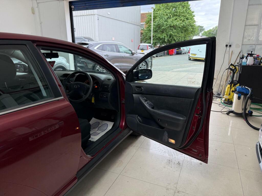 Toyota Avensis  Red #13