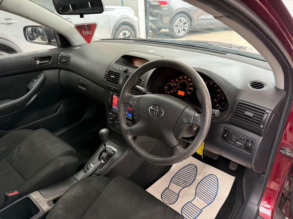 Toyota Avensis  Red #18