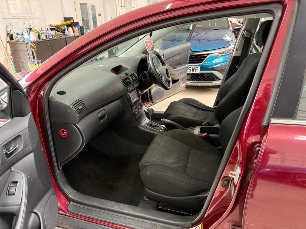 Toyota Avensis  Red #28