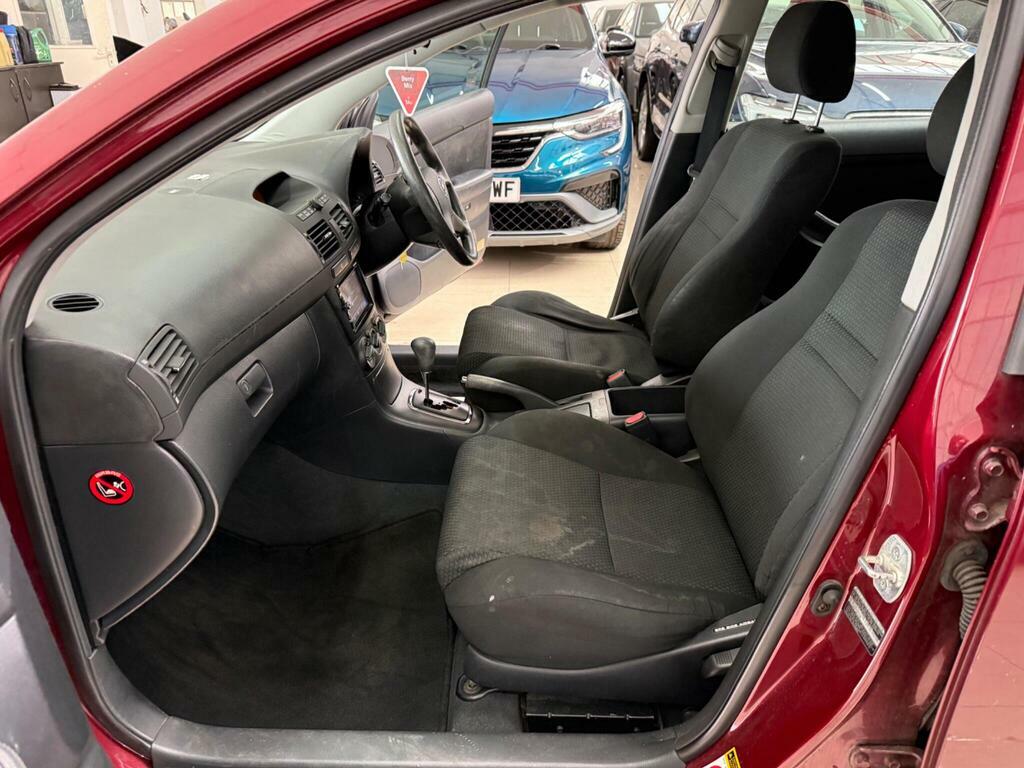 Toyota Avensis  Red #32