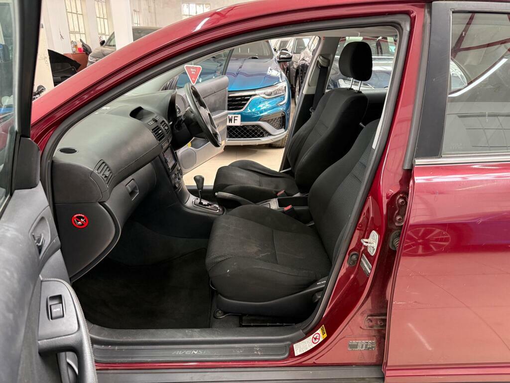 Toyota Avensis  Red #31