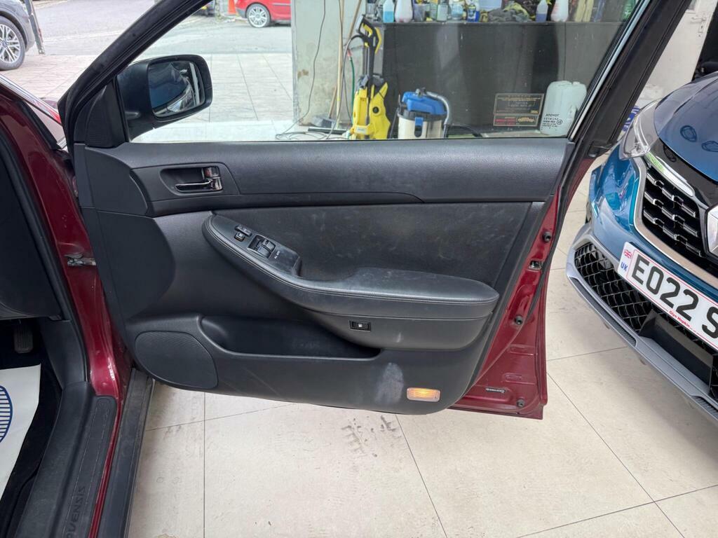 Toyota Avensis  Red #14