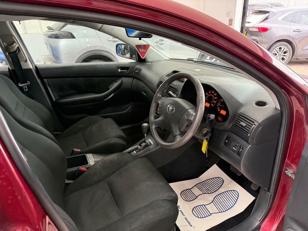 Toyota Avensis  Red #17