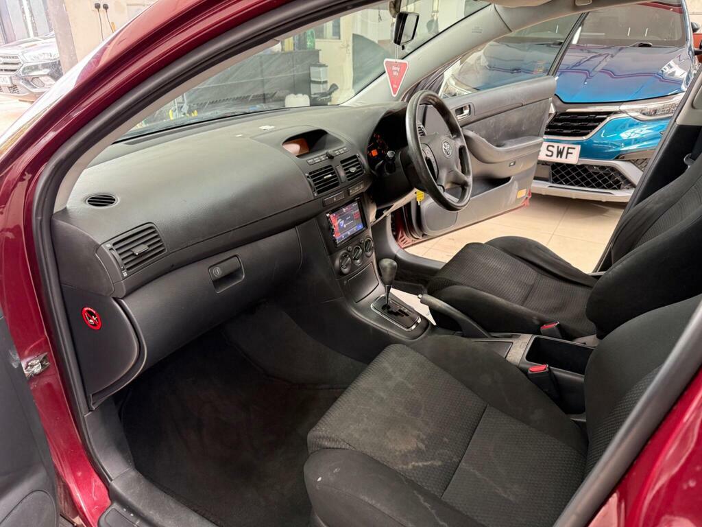 Toyota Avensis  Red #27