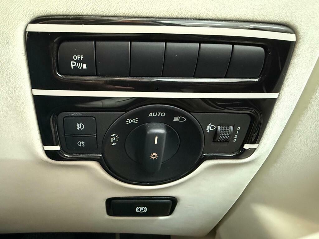 Mercedes-Benz Vito Mpv White #59