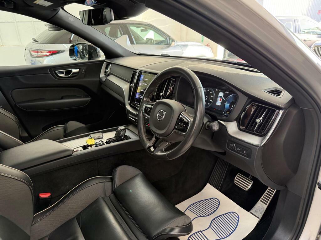 Volvo XC60 R Design White #18