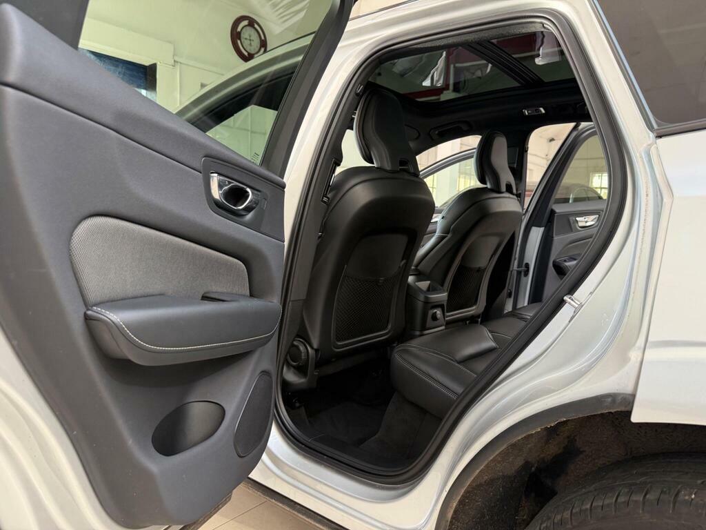 Volvo XC60 R Design White #47