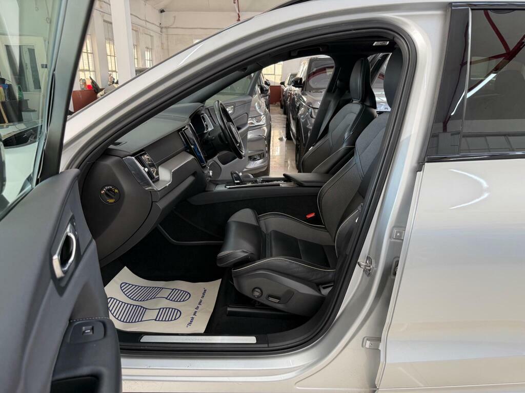Volvo XC60 R Design White #41