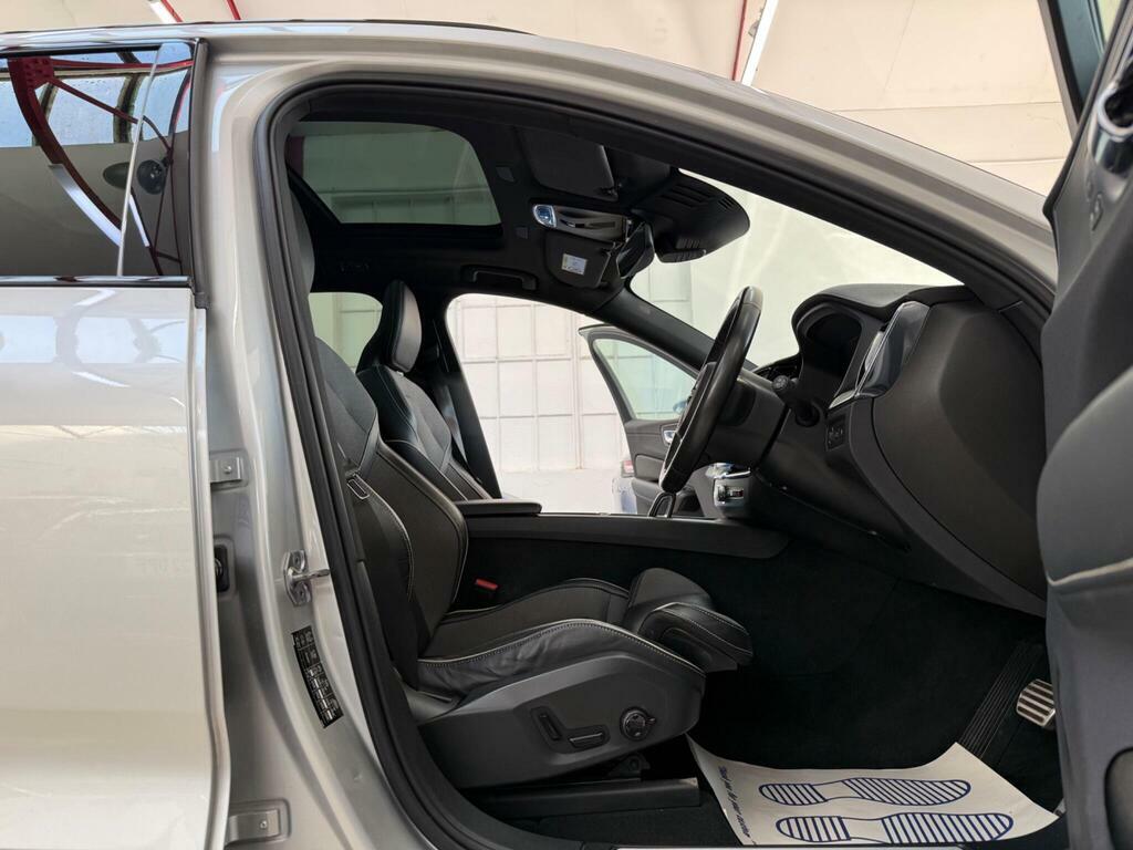 Volvo XC60 R Design White #38
