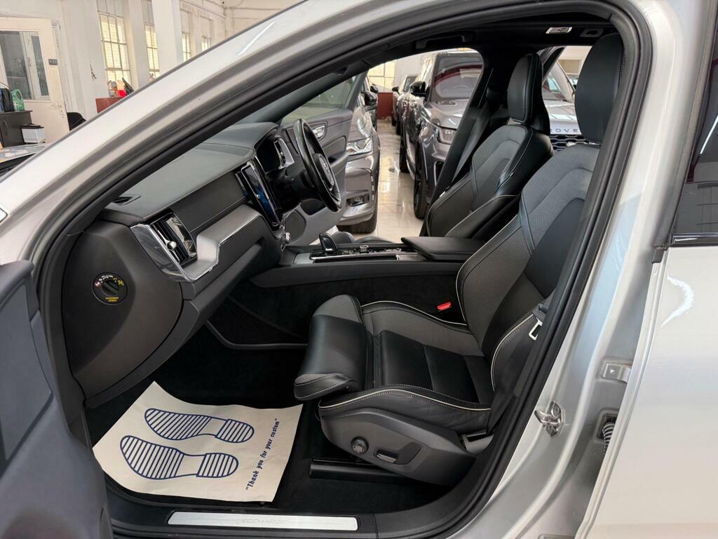 Volvo XC60 R Design White #42