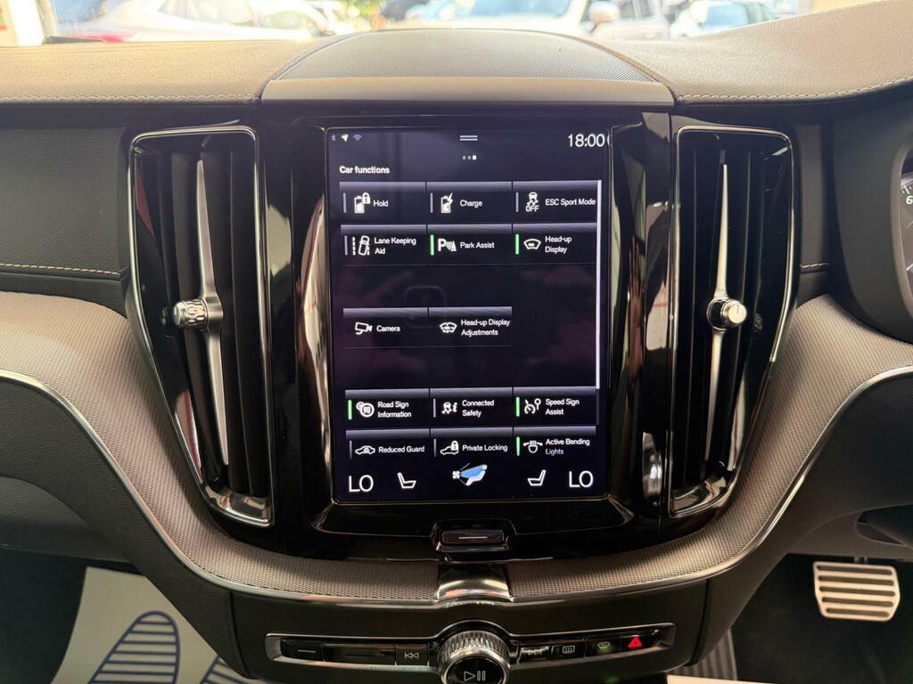 Volvo XC60 R Design White #27