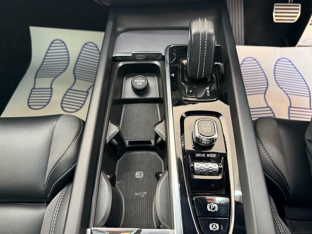 Volvo XC60 R Design White #34