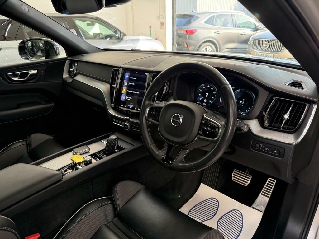 Volvo XC60 R Design White #19