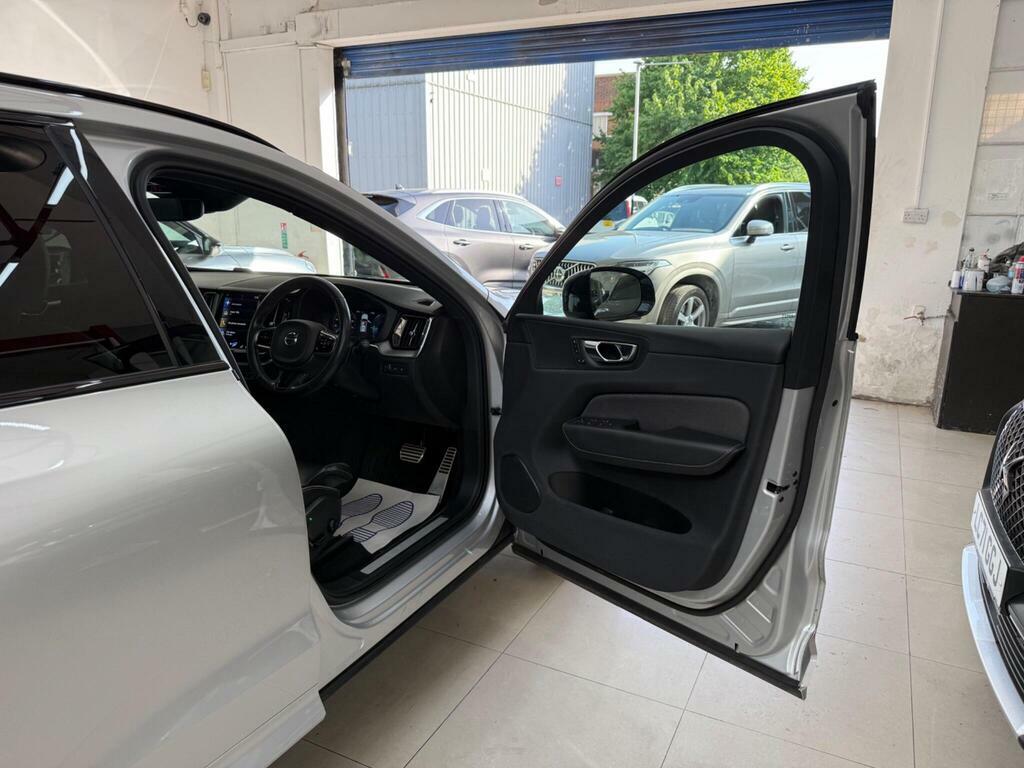 Volvo XC60 R Design White #13