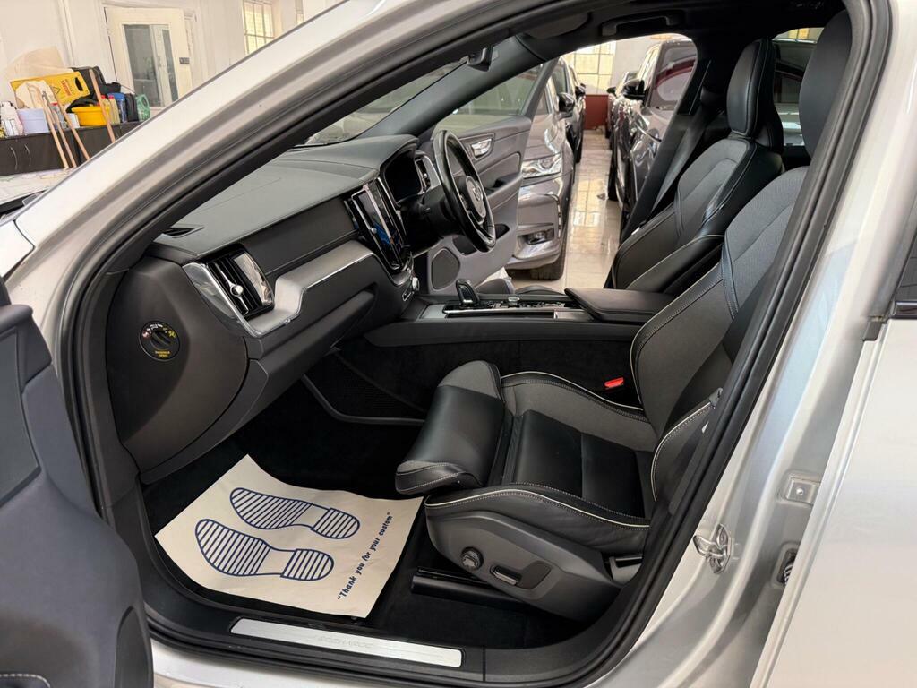 Volvo XC60 R Design White #36