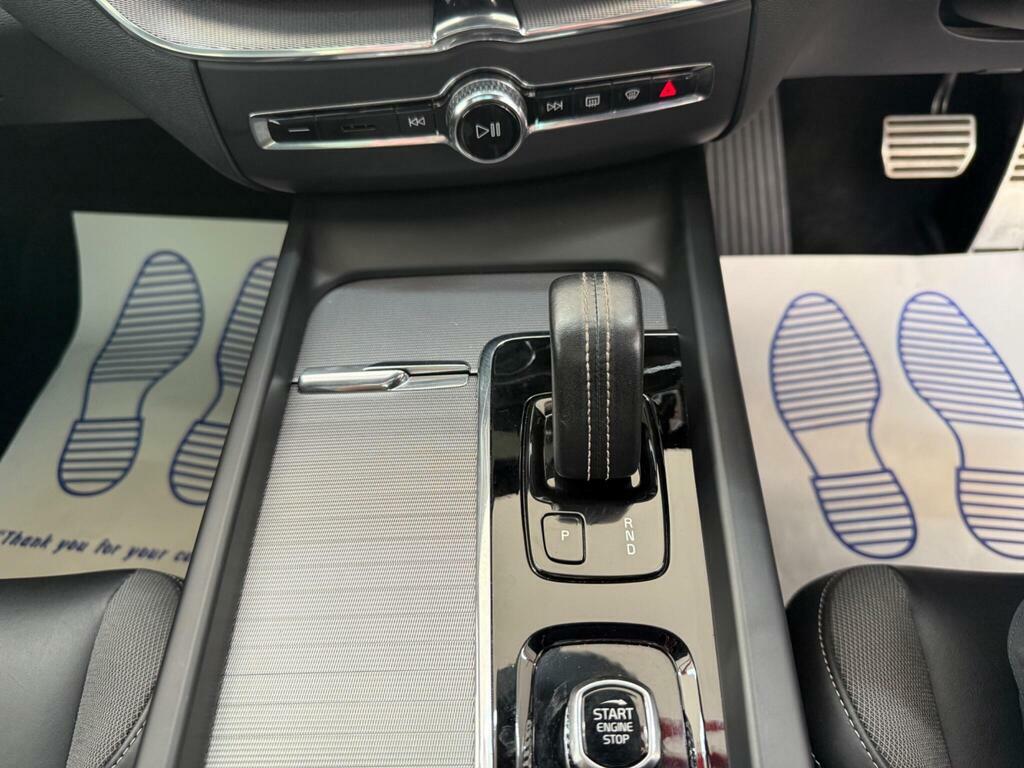 Volvo XC60 R Design White #29