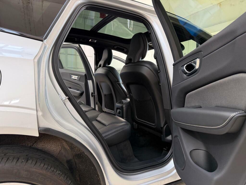Volvo XC60 R Design White #44