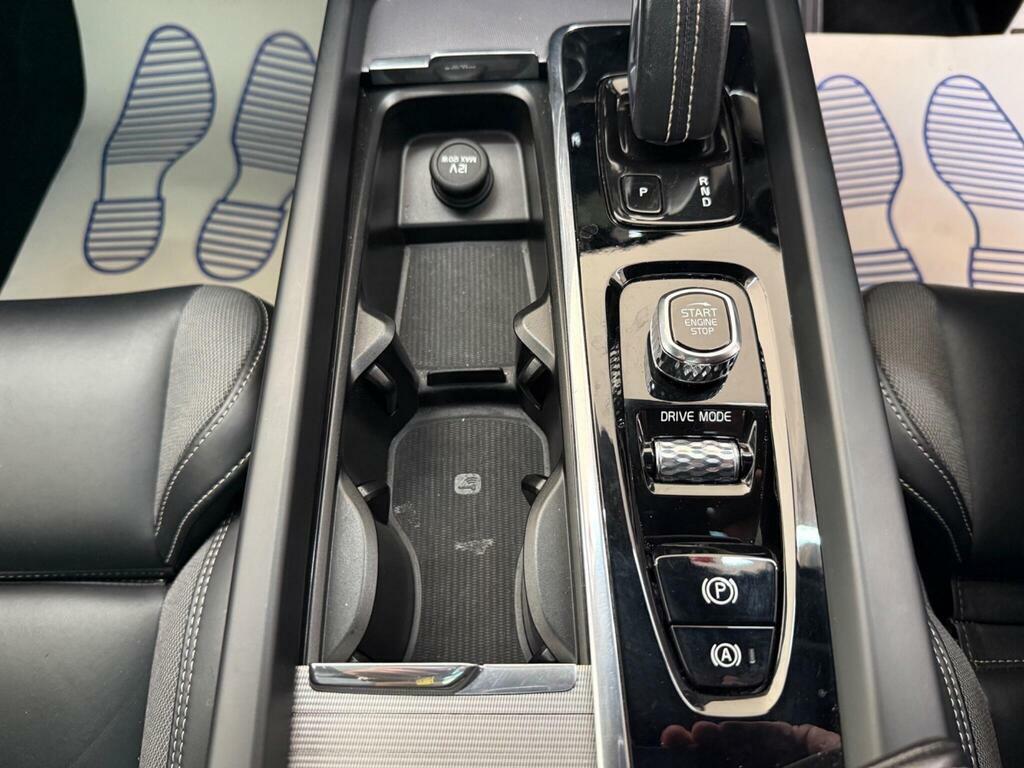 Volvo XC60 R Design White #33
