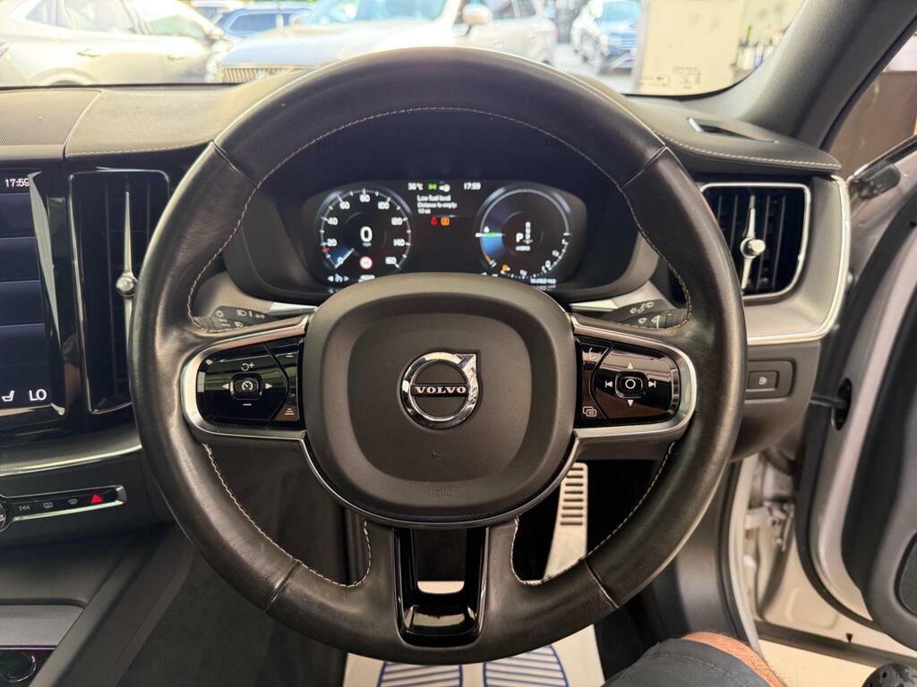 Volvo XC60 R Design White #20