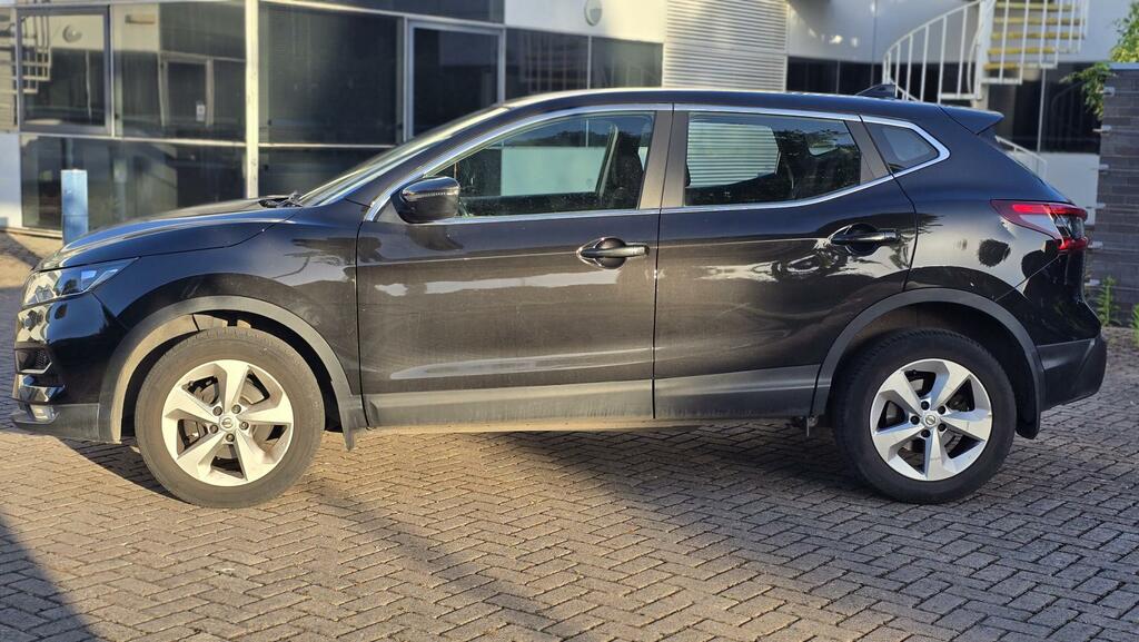 Nissan Qashqai 1.5 Dci Acenta Premium Suv Euro FH68VDP Black #4