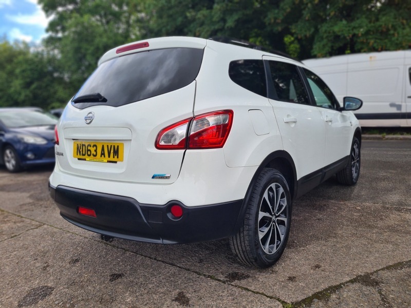 Nissan Qashqai+2 Dci 360 Is Plus White #4