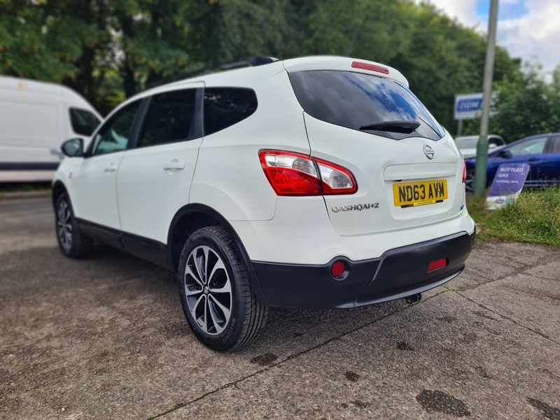 Nissan Qashqai+2 Dci 360 Is Plus White #6