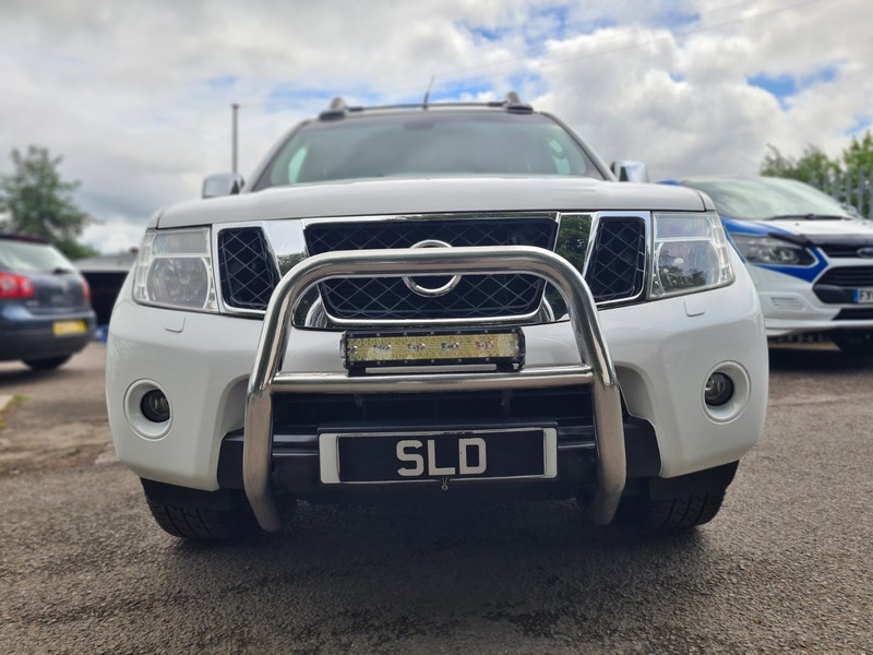 Nissan Navara Dci Tekna 4X4 Shr White #2