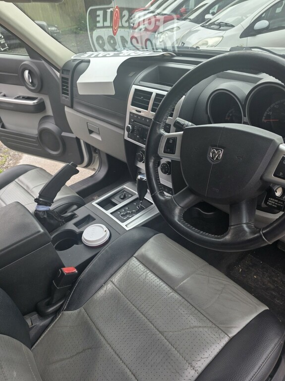 Dodge Nitro 2.8 Crd Sxt Red #9