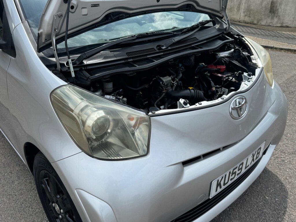 Toyota IQ Hatchback White #24