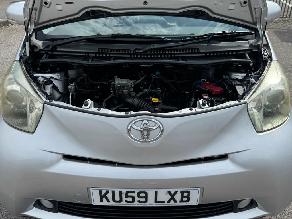 Toyota IQ Hatchback White #23