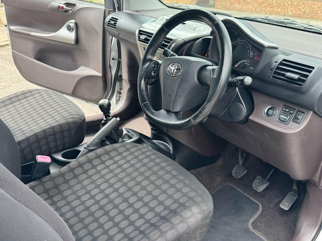 Toyota IQ Hatchback White #19