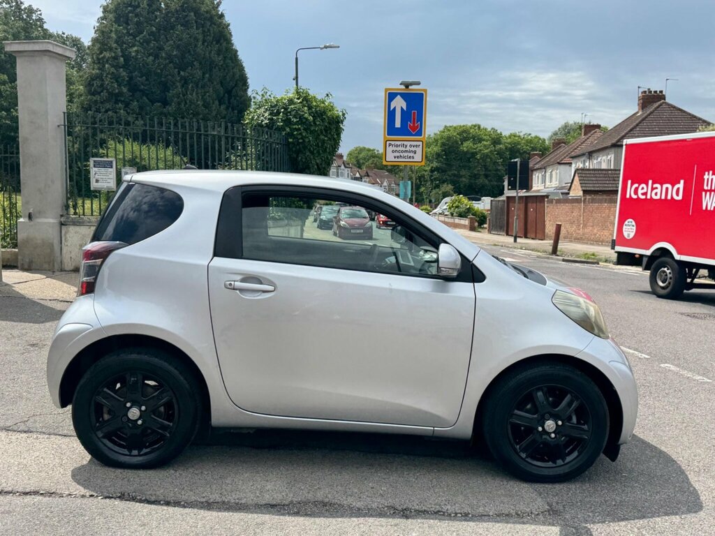 Toyota IQ Hatchback White #8