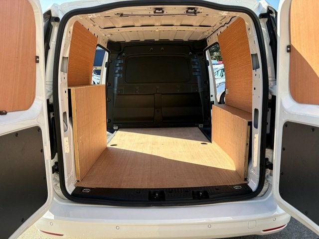 Volkswagen Caddy Maxi Commerce Plus White #14