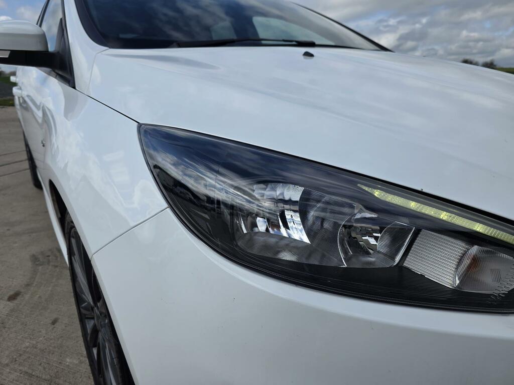 Ford Focus St-line White #4
