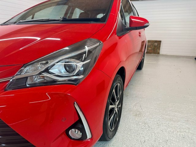 Toyota Yaris 1.5 Vvt-i Icon Tech Hatchback Eu CX18HRL Red #4