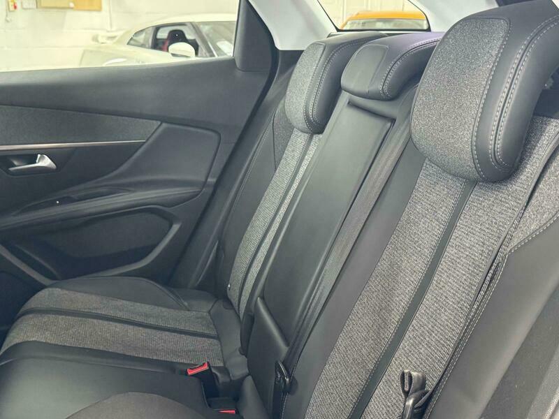 Peugeot 3008 Active Black #9