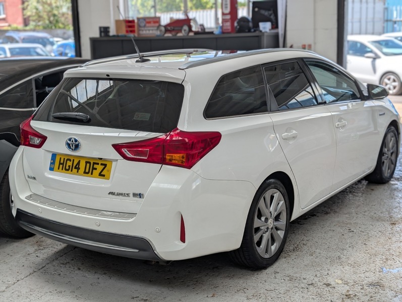 Toyota Auris Vvt-i Excel White #4