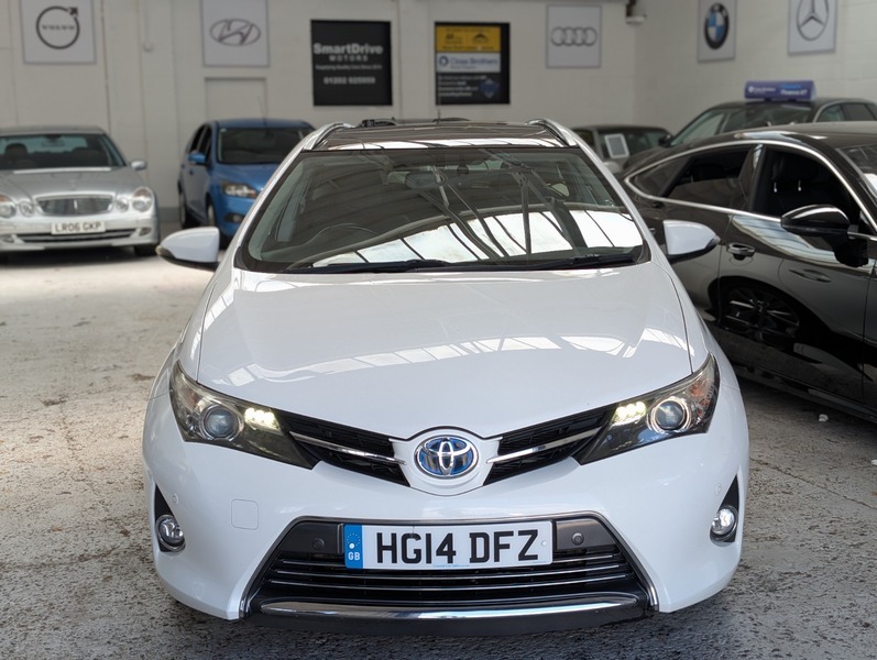 Toyota Auris Vvt-i Excel White #2