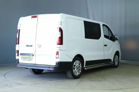 Nissan NV300 Tekna Dci White #2