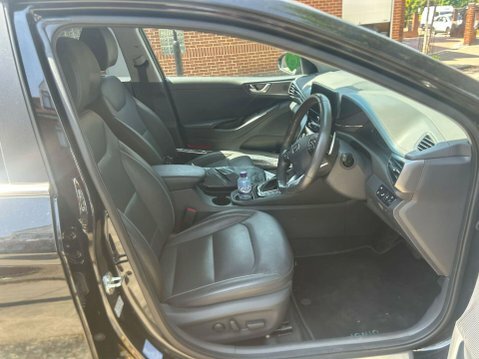 Hyundai Ioniq 1.6 Ioniq Premium Black #5
