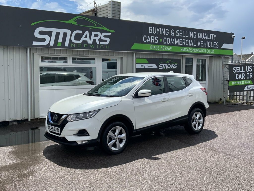 Nissan Qashqai 1.3L Acenta Premium DL69GHD White #2