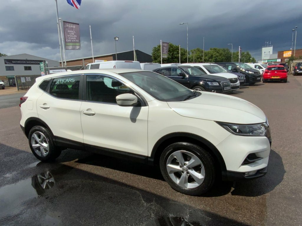 Nissan Qashqai 1.3L Acenta Premium DL69GHD White #4