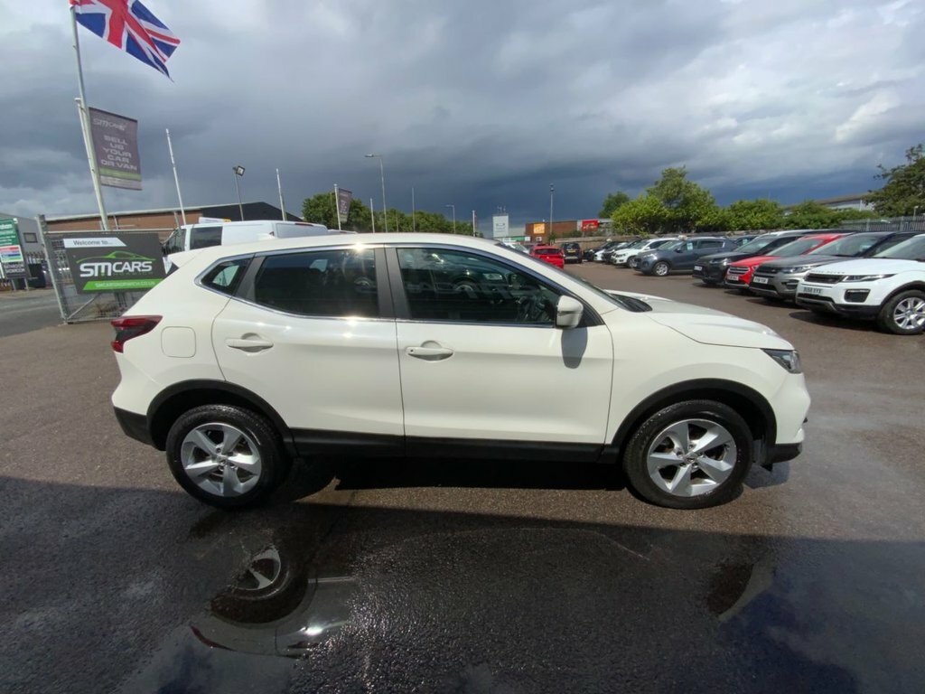 Nissan Qashqai 1.3L Acenta Premium DL69GHD White #3