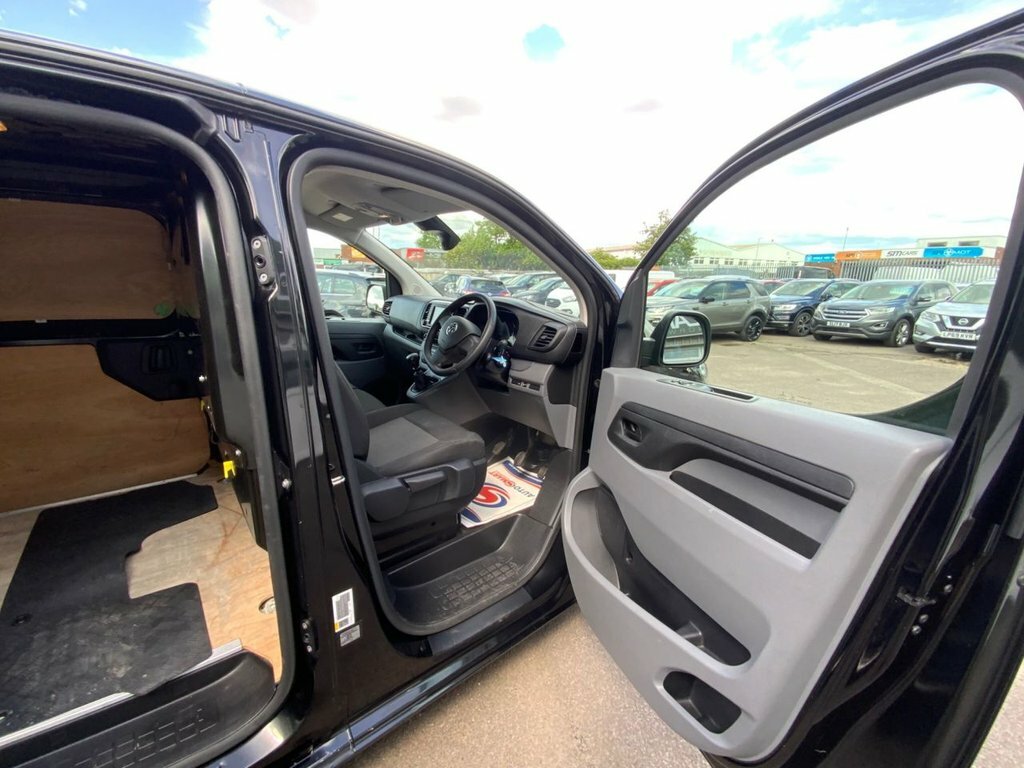 Vauxhall Vivaro F3100 Pro L2h2 2.0 145Bhp White #12