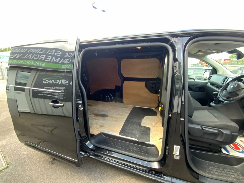 Vauxhall Vivaro F3100 Pro L2h2 2.0 145Bhp White #13
