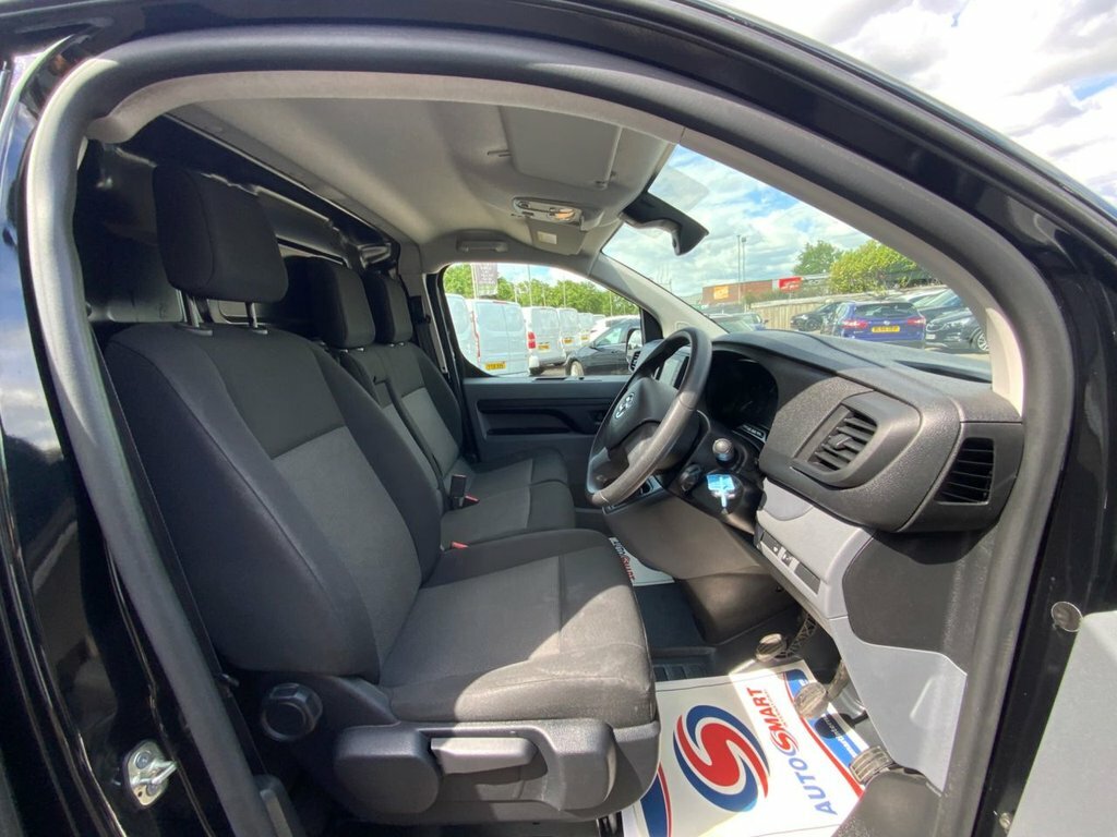 Vauxhall Vivaro 1.5L Sportive 6Dr Black