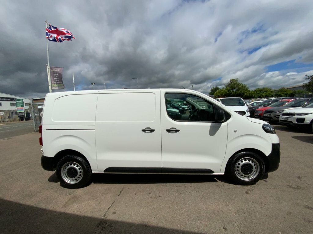 Vauxhall Vivaro 1.5L Dynamic 6Dr DV22AVE White #2