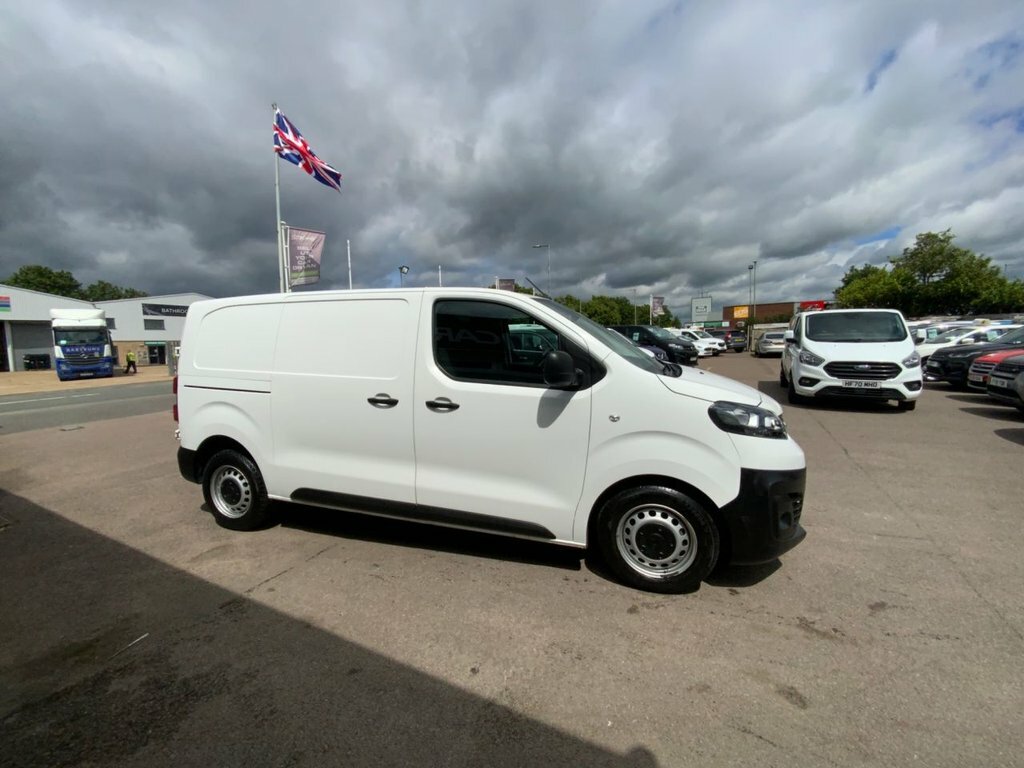 Vauxhall Vivaro 1.5L Dynamic 6Dr DV22AVE White #3